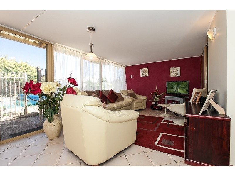 33 Cumberland Way, Waikiki WA 6169