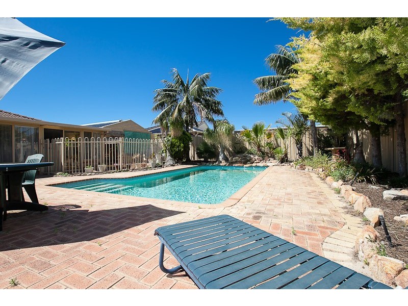 33 Cumberland Way, Waikiki WA 6169