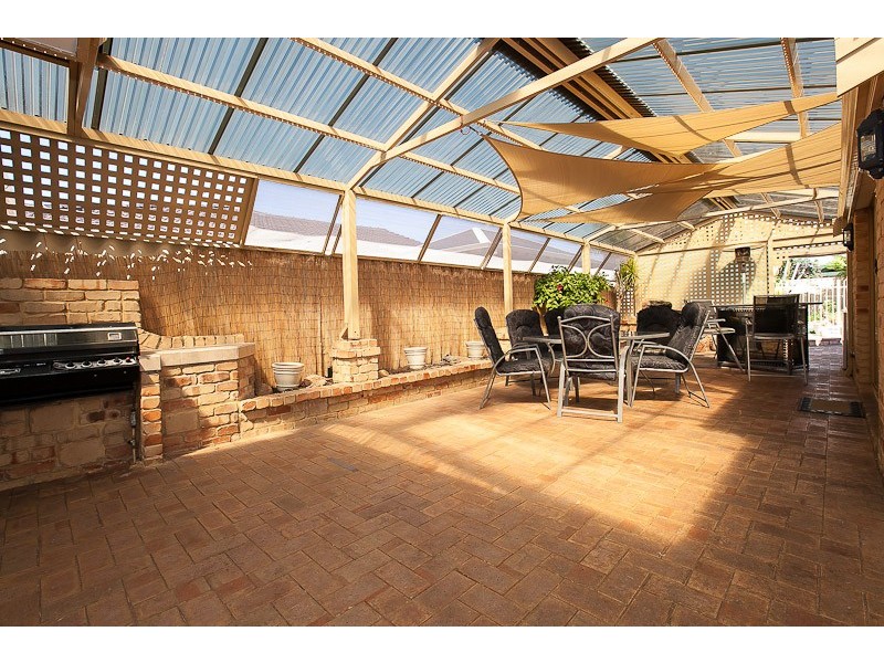 33 Cumberland Way, Waikiki WA 6169