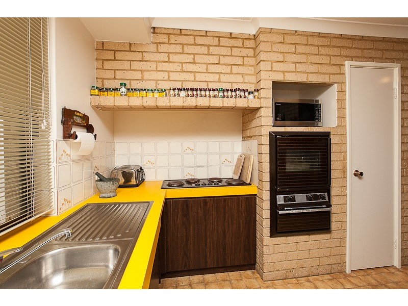 6 Swifts Court, Rockingham WA 6168