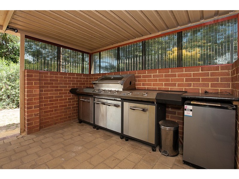 2 Lightfoot Place, Cooloongup WA 6168