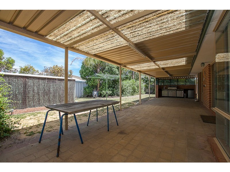 2 Lightfoot Place, Cooloongup WA 6168