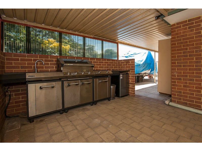 2 Lightfoot Place, Cooloongup WA 6168