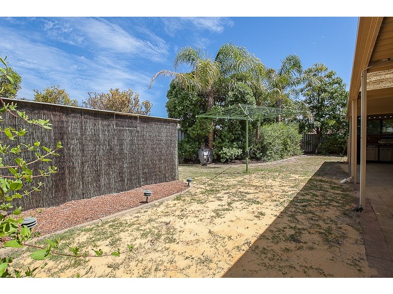 2 Lightfoot Place, Cooloongup WA 6168