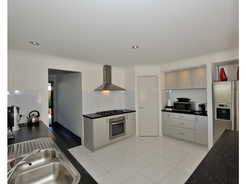 42 Whitemoss Turn, Waikiki WA 6169