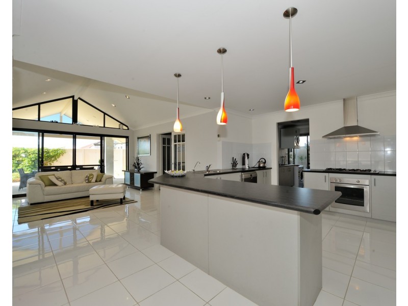 42 Whitemoss Turn, Waikiki WA 6169