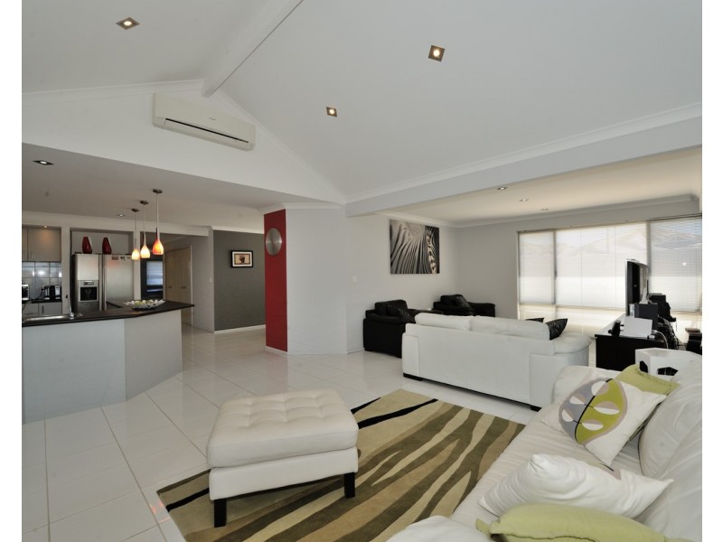 42 Whitemoss Turn, Waikiki WA 6169