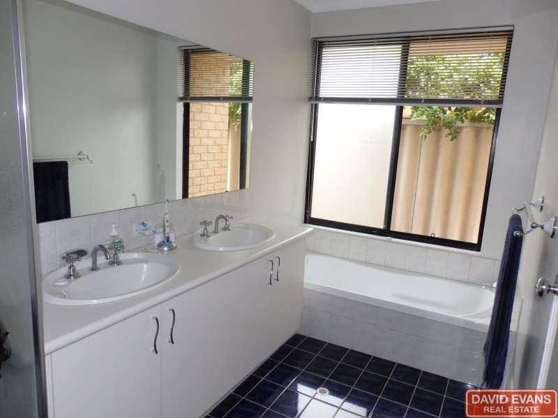 61 Chelmsford Avenue, Port Kennedy WA 6172