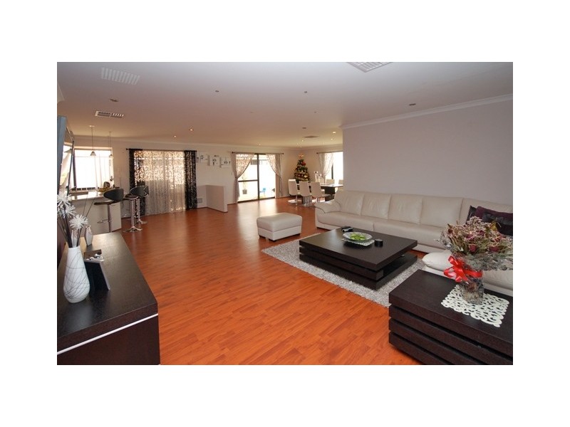 13 Ambleside Parade, Waikiki WA 6169