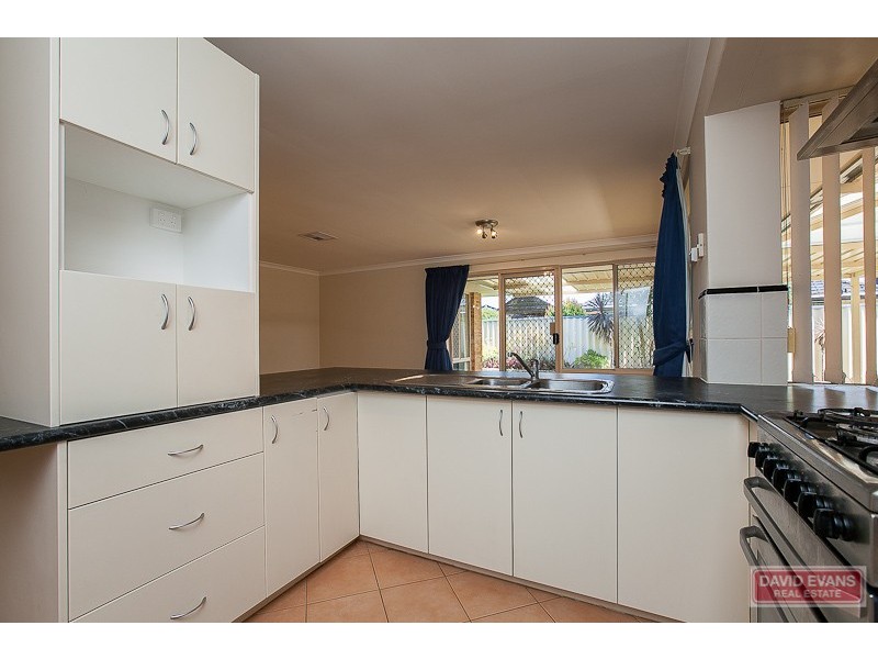 13 Maroon Place, Warnbro WA 6169