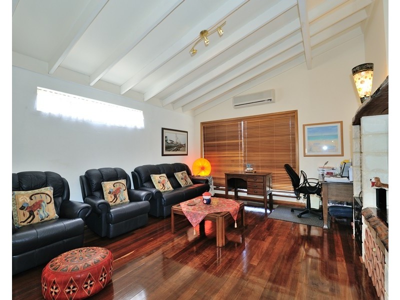 18 Hilda Road, Waikiki WA 6169