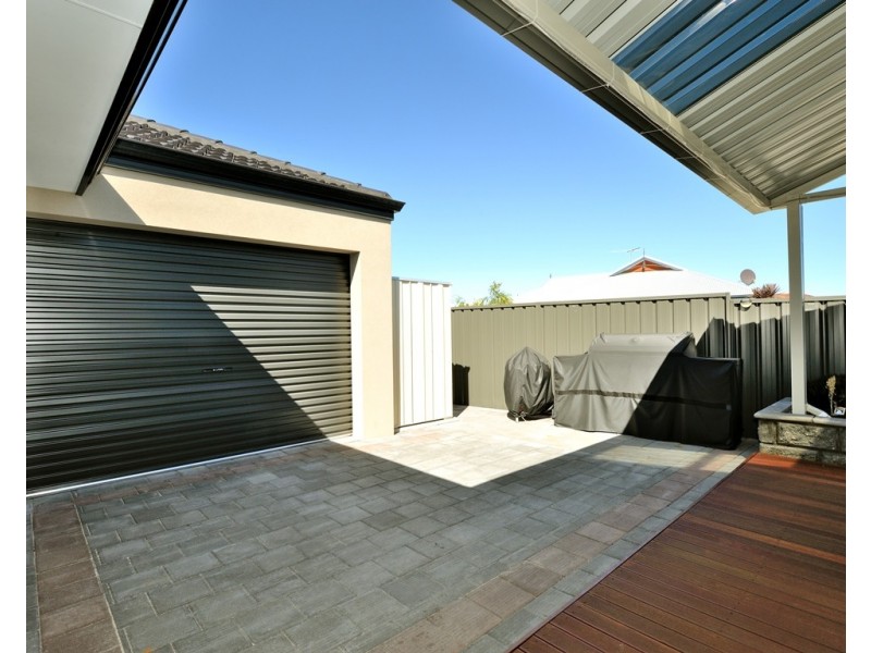 18 Oleander Avenue, Rockingham WA 6168