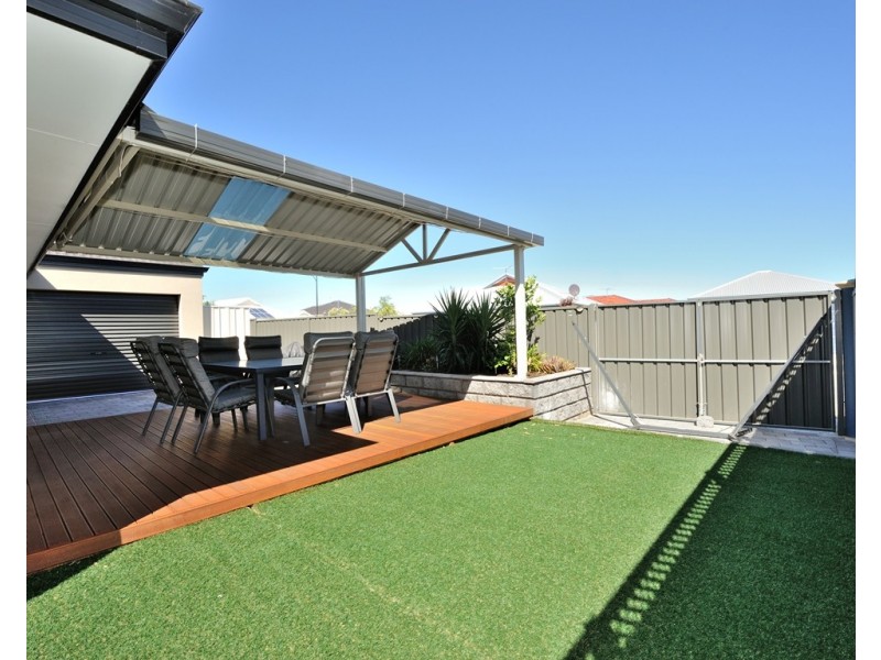 18 Oleander Avenue, Rockingham WA 6168