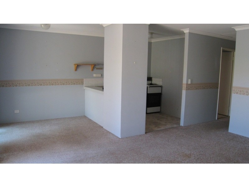 8/98 Simpson Avenue, Rockingham WA 6168