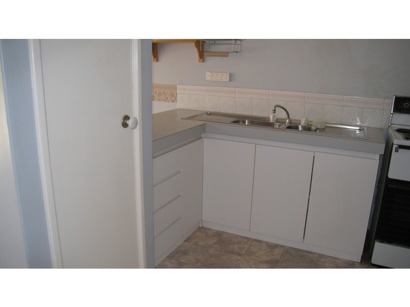 8/98 Simpson Avenue, Rockingham WA 6168