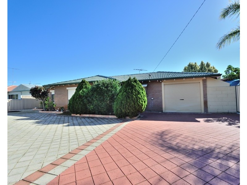 5 Goongarrie Drive, Waikiki WA 6169