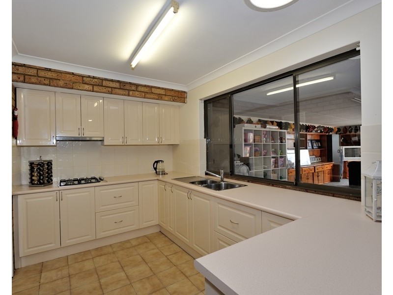 98 Seabrooke Avenue, Rockingham WA 6168