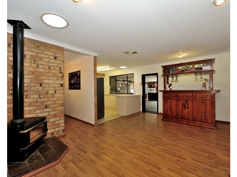 98 Seabrooke Avenue, Rockingham WA 6168