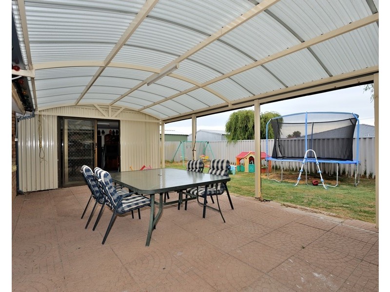 98 Seabrooke Avenue, Rockingham WA 6168