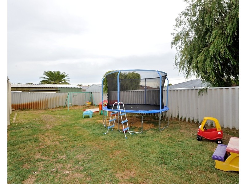 98 Seabrooke Avenue, Rockingham WA 6168