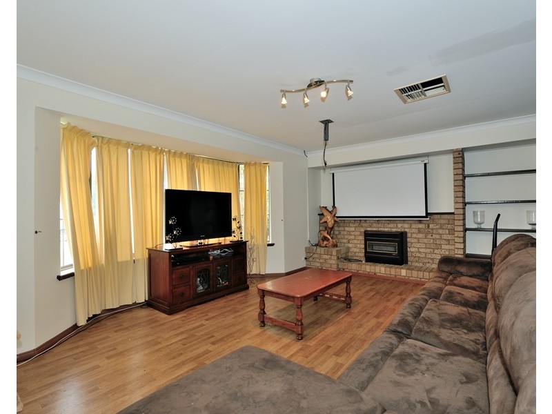 98 Seabrooke Avenue, Rockingham WA 6168