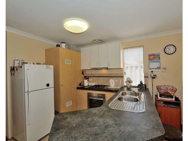 5/4 Moreton Crescent, Warnbro WA 6169