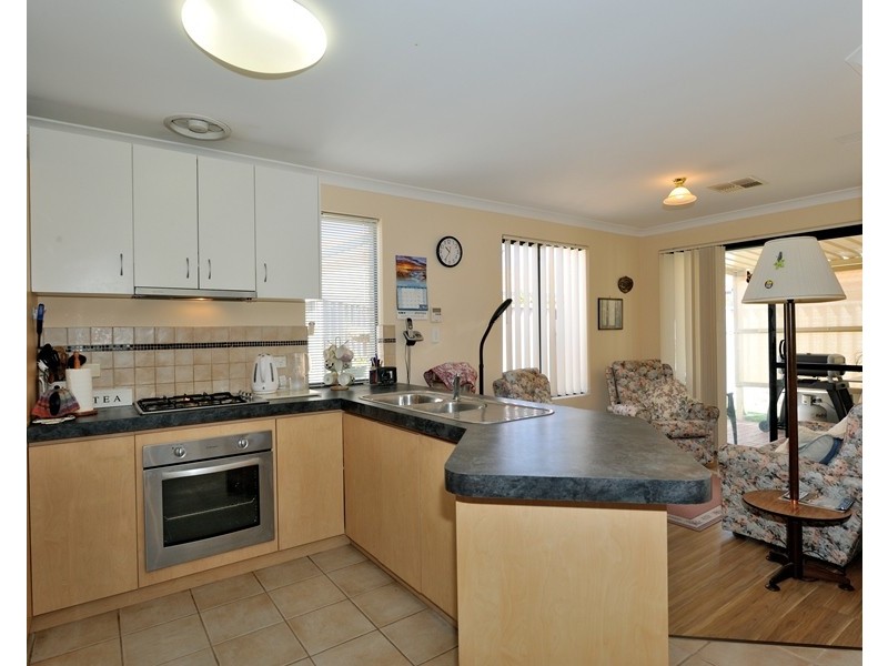 5/4 Moreton Crescent, Warnbro WA 6169