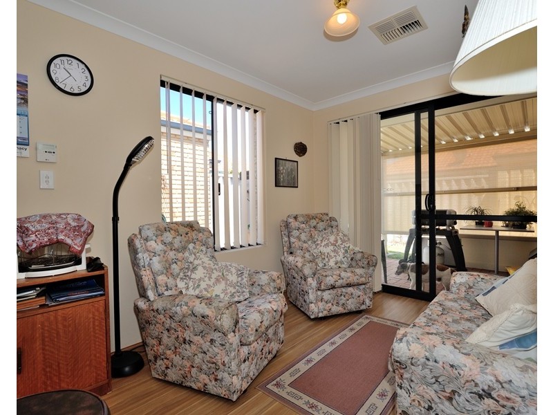 5/4 Moreton Crescent, Warnbro WA 6169