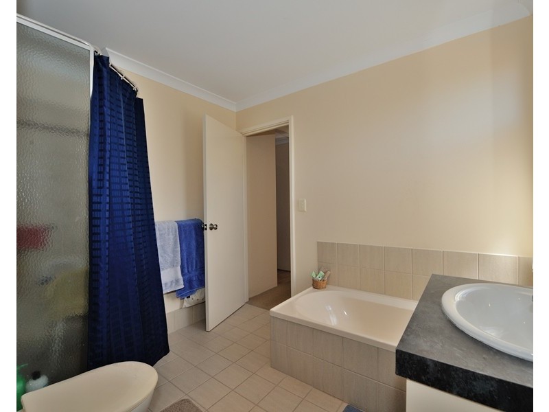 5/4 Moreton Crescent, Warnbro WA 6169