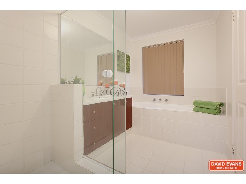 8 Cherokee Gardens, Secret Harbour WA 6173