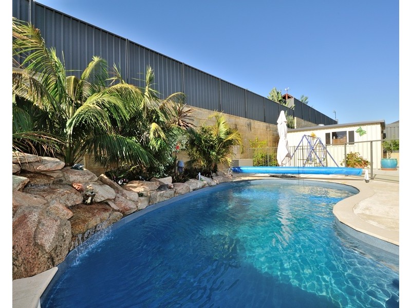 17 Lemongum Drive, Baldivis WA 6171