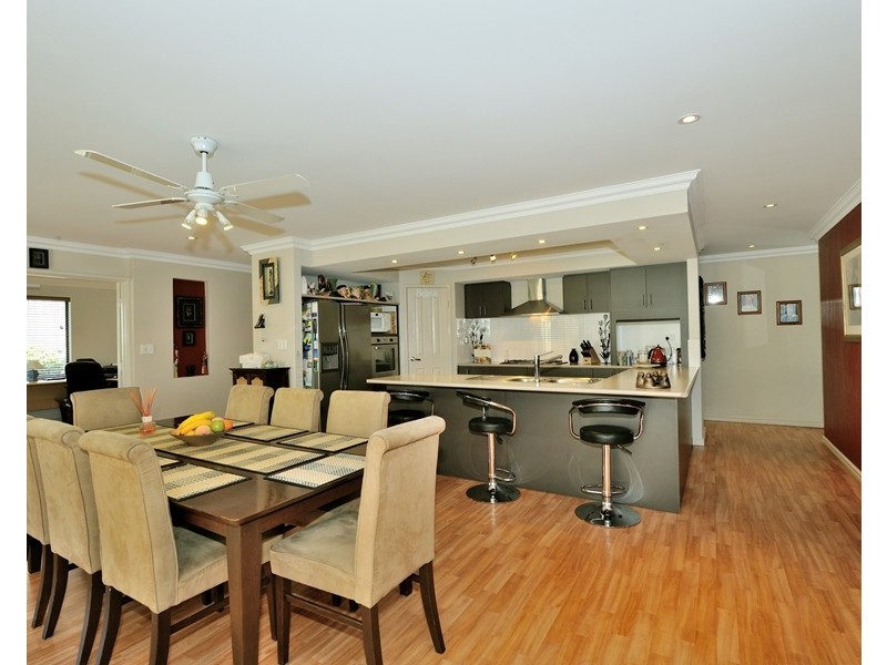 17 Lemongum Drive, Baldivis WA 6171