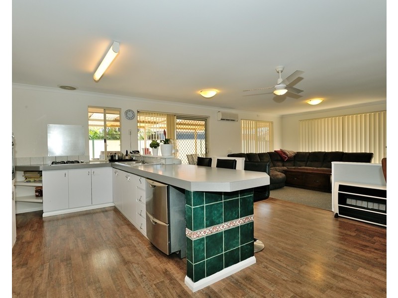 9 Hillcrest Court, Port Kennedy WA 6172