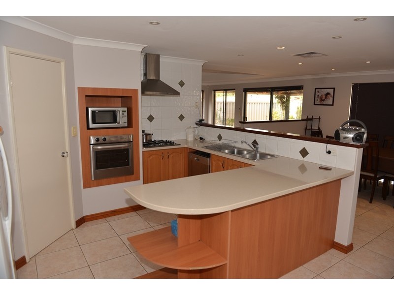 8 Gunnel Way, Rockingham WA 6168