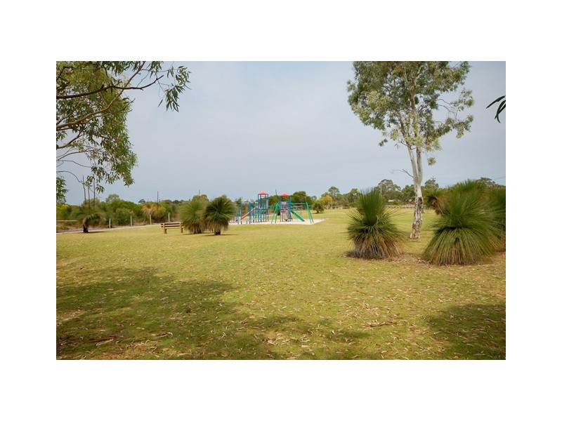 30 Lightfoot Place, Cooloongup WA 6168