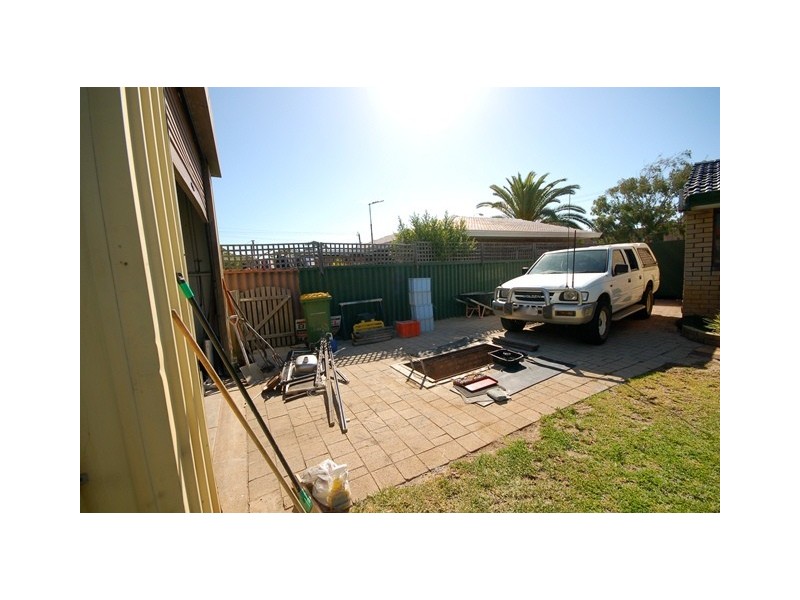 6 Willmott Drive, Cooloongup WA 6168