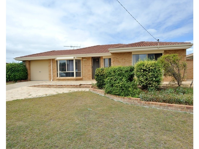 8 Eyre Street, Waikiki WA 6169