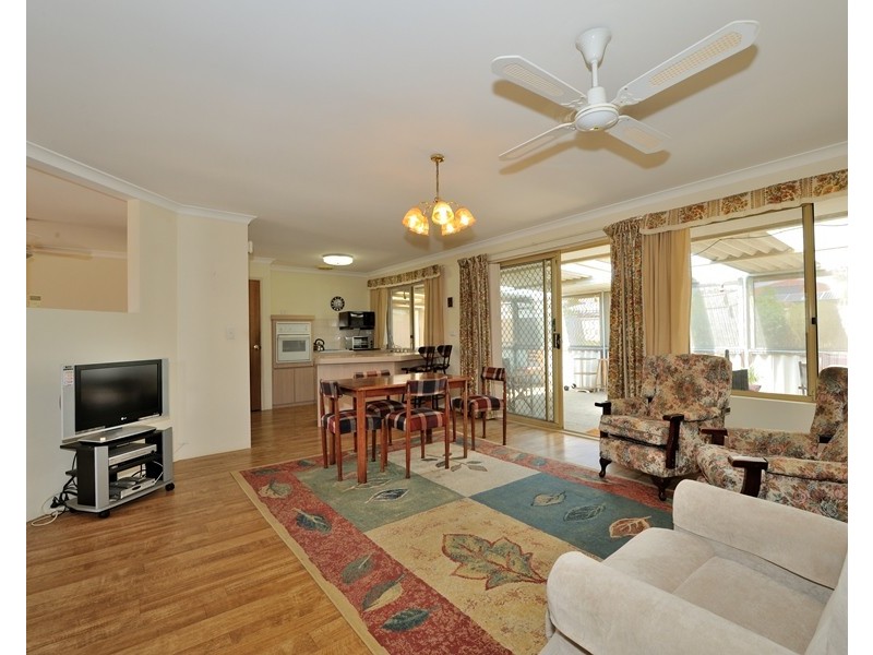 8 Eyre Street, Waikiki WA 6169