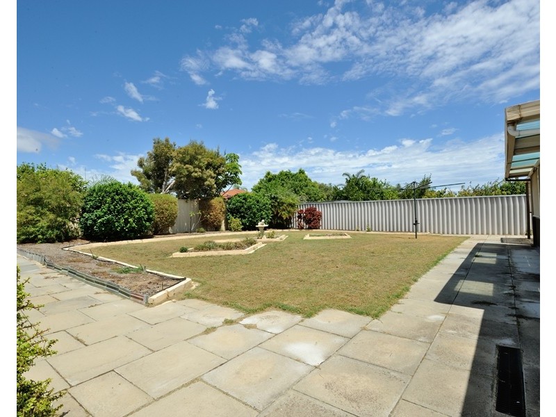 8 Eyre Street, Waikiki WA 6169