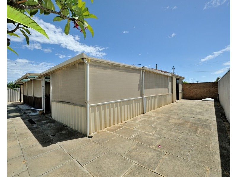 8 Eyre Street, Waikiki WA 6169