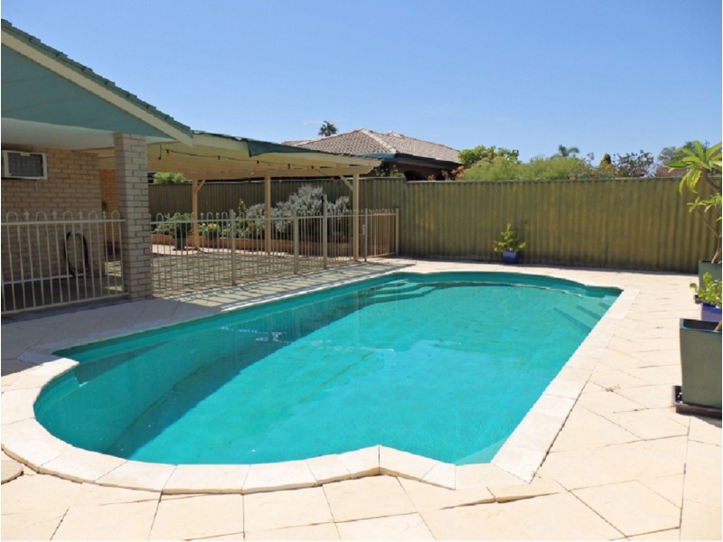 1 Portsmouth Place, Waikiki WA 6169