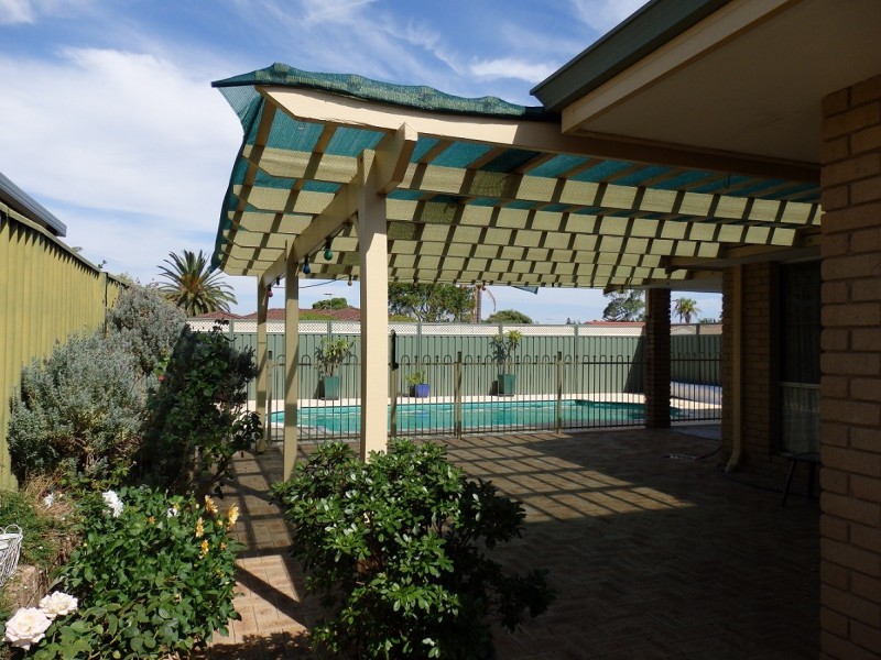 1 Portsmouth Place, Waikiki WA 6169