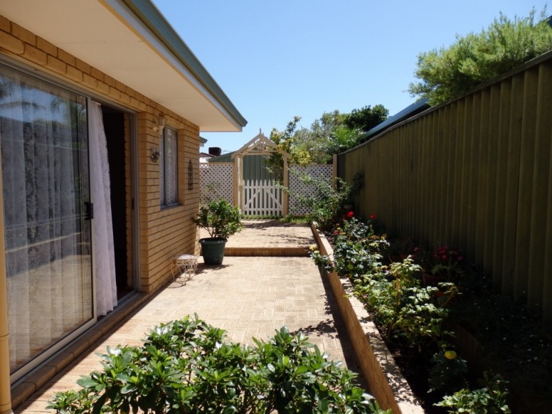 1 Portsmouth Place, Waikiki WA 6169