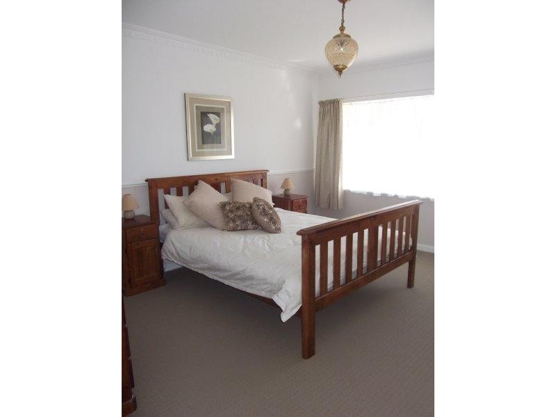 37 Barron Way, Orelia WA 6167