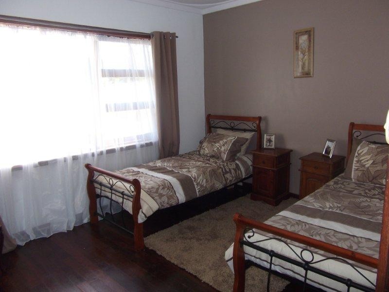 37 Barron Way, Orelia WA 6167