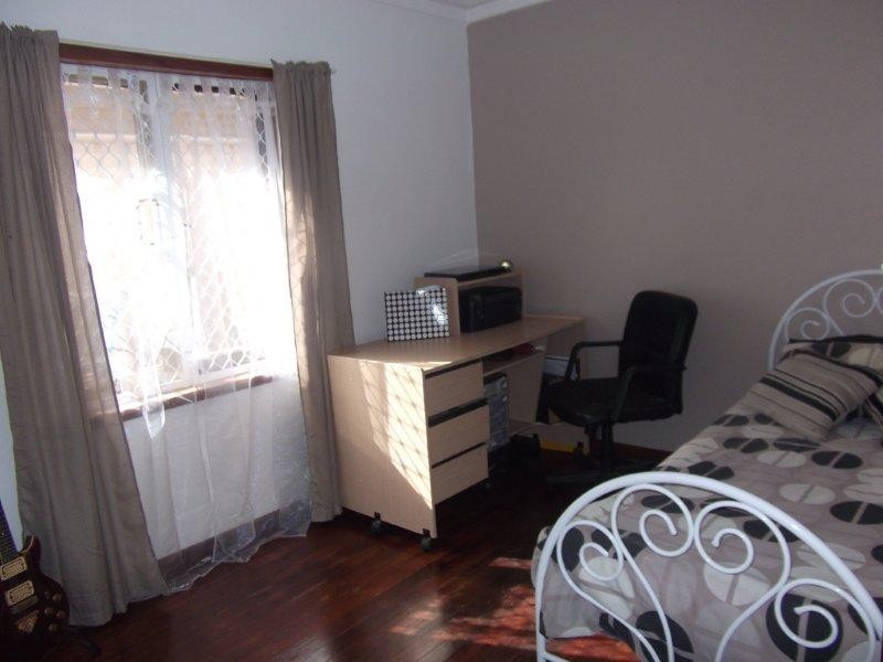 37 Barron Way, Orelia WA 6167