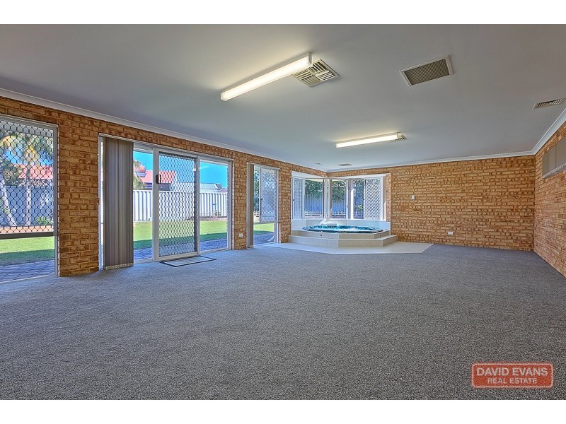 61 Woodbridge Drive, Cooloongup WA 6168