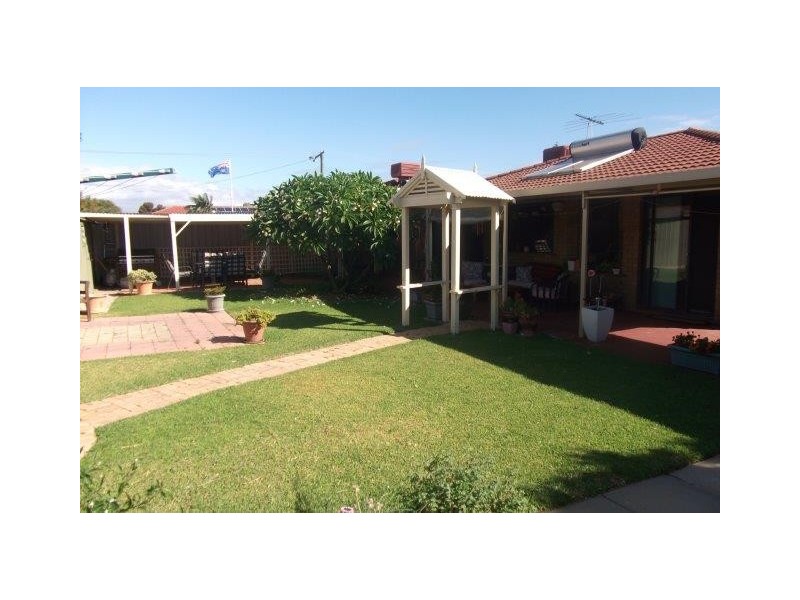 4 Neale Place, Cooloongup WA 6168