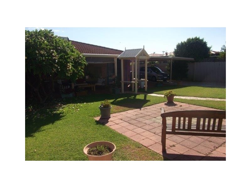 4 Neale Place, Cooloongup WA 6168