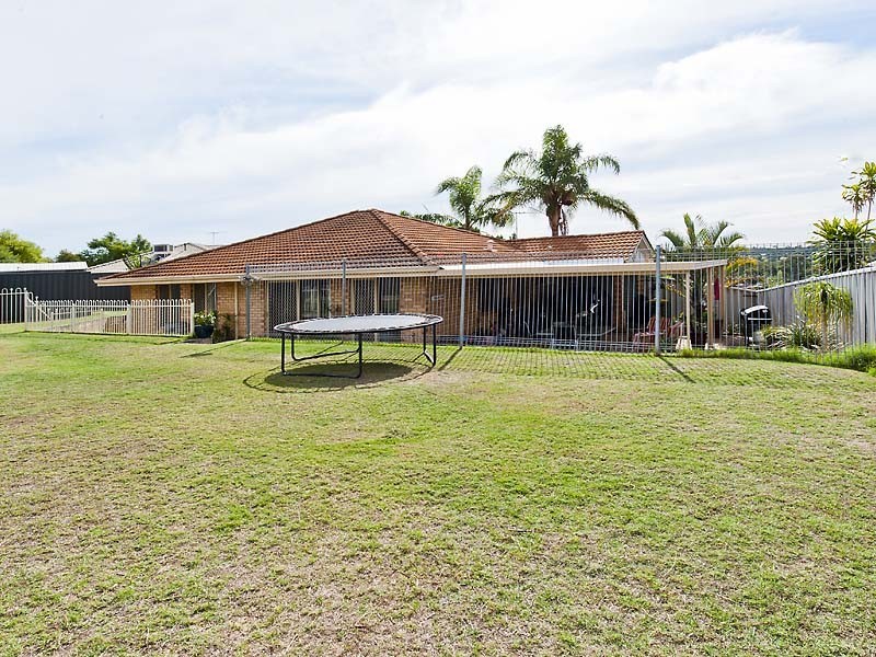 25 Hargrave Place, Parmelia WA 6167